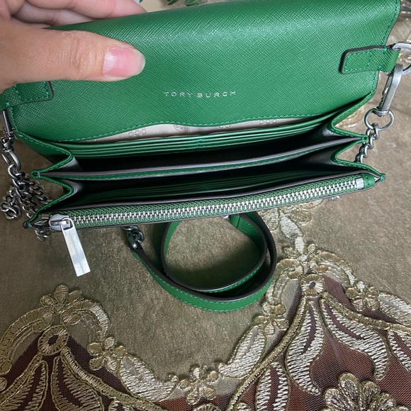 Tory Burch green wallet crossbody - Picture 8 of 9